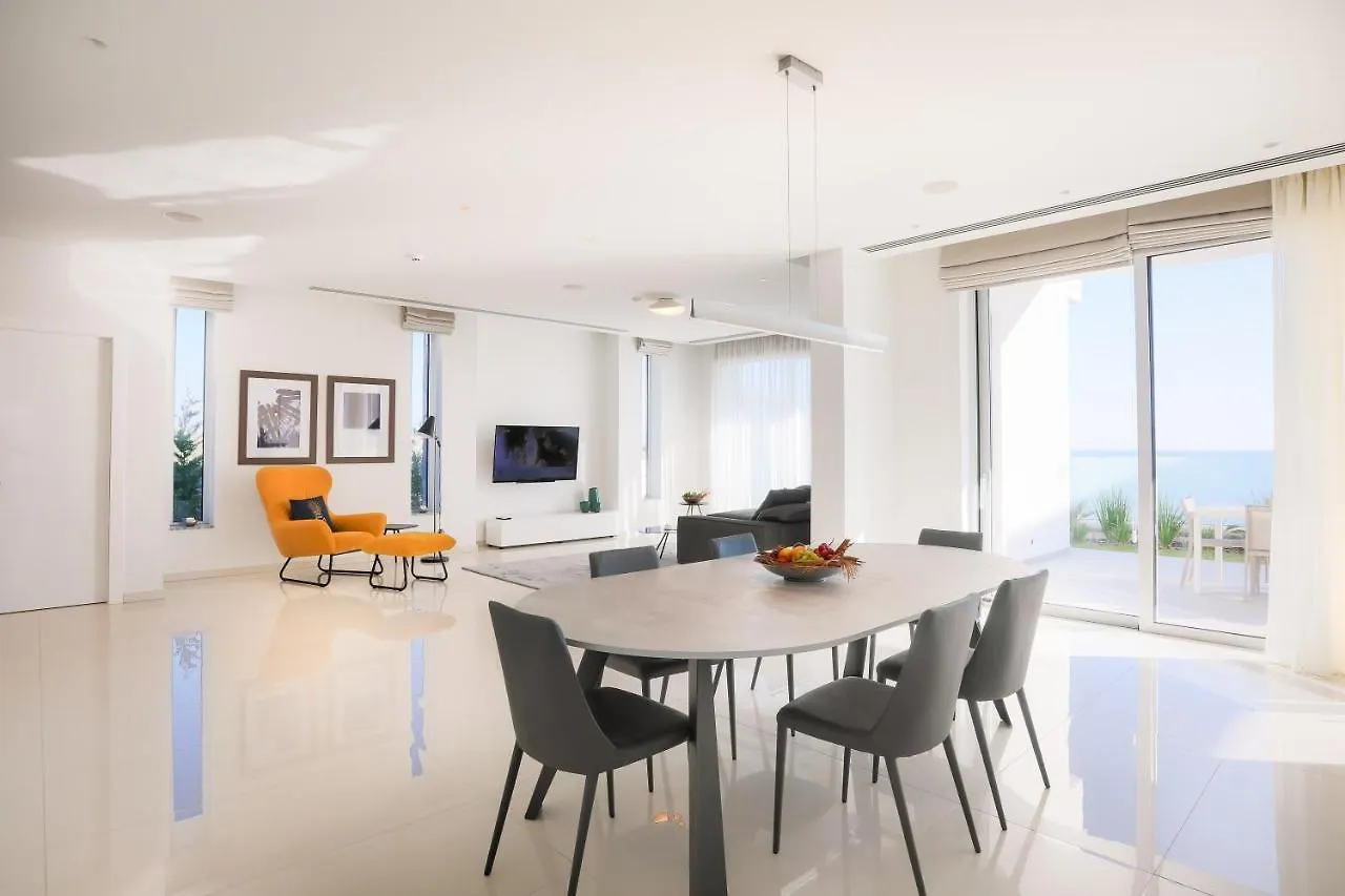 Sea Pearl Beachfront Villas - Breeze Ayia Napa 0*,  Cipro